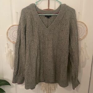 GRAY TOMMY HILFIGER SWEATER LARGE